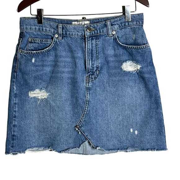 We The Free People Sz 30 Hallie Denim Mini Skirt Distressed Raw Hem 100% Cotton - Picture 2 of 10